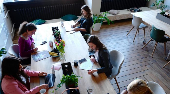 Ariana Nasi| Look colorido no trabalho: Como usar?