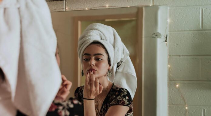 Ariana Nasi| A importância de cuidar do rosto: Saiba o que fazer! Cuidador do rosto