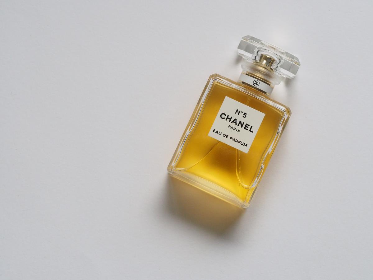Os componentes existentes na fórmula do perfume definem o grupo olfativo que ele pertence. 