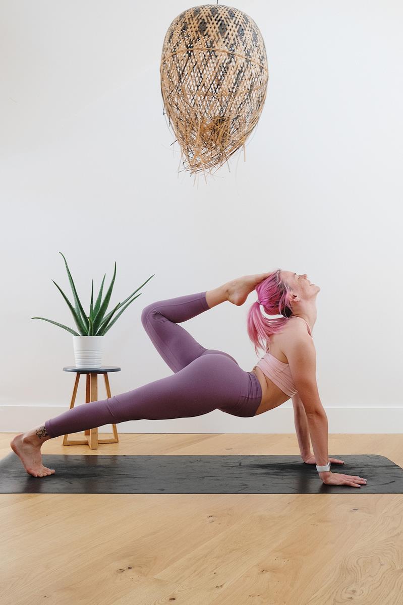 A prática da yoga agrega benefícios para o corpo e para a mente.