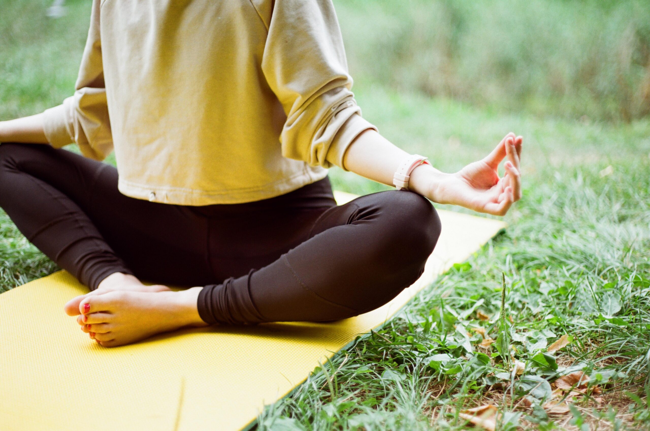 O yoga une o corpo, mente e espírito em uma prática única que nos conduz ao autoconhecimento.